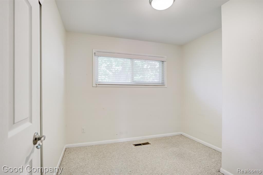 6327 Snow Apple Drive, Clarkston, MI — Photo 27