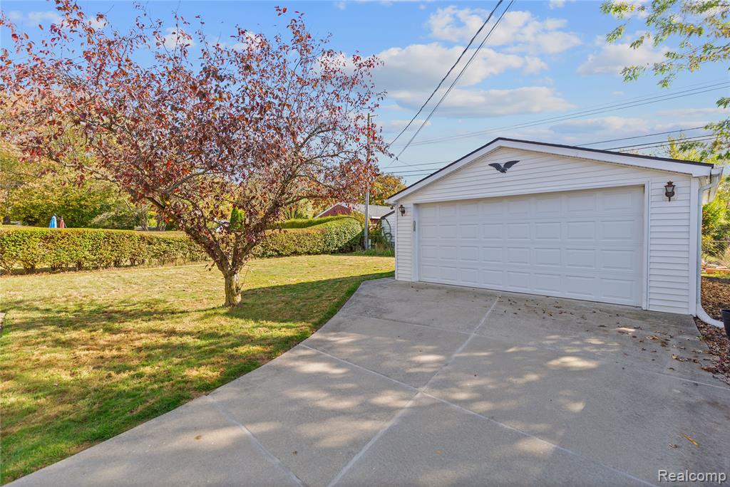 922 Canterbury Drive, Madison Heights, MI 48071 — Photo 33