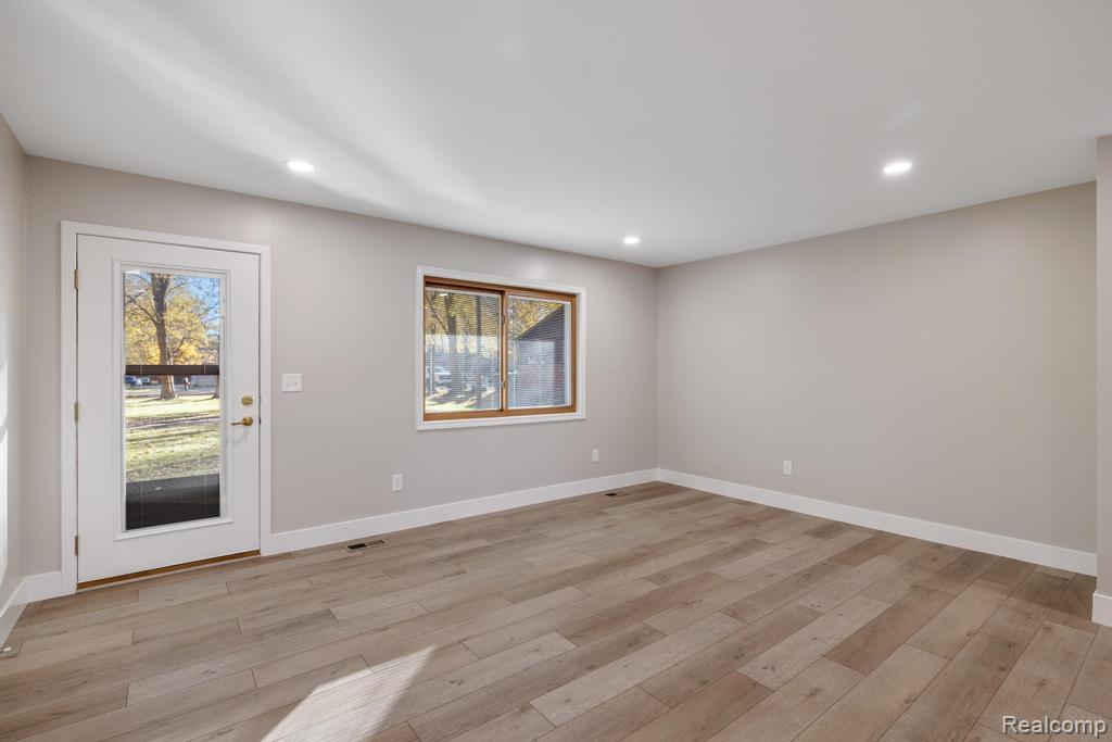 8695 Pacton Drive, Shelby Twp, MI 48317 — Photo 12
