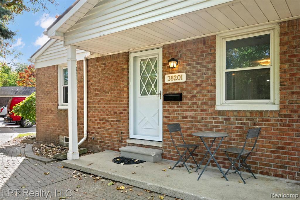 38201 Carolon Boulevard, 17B, Westland, MI — Photo 4