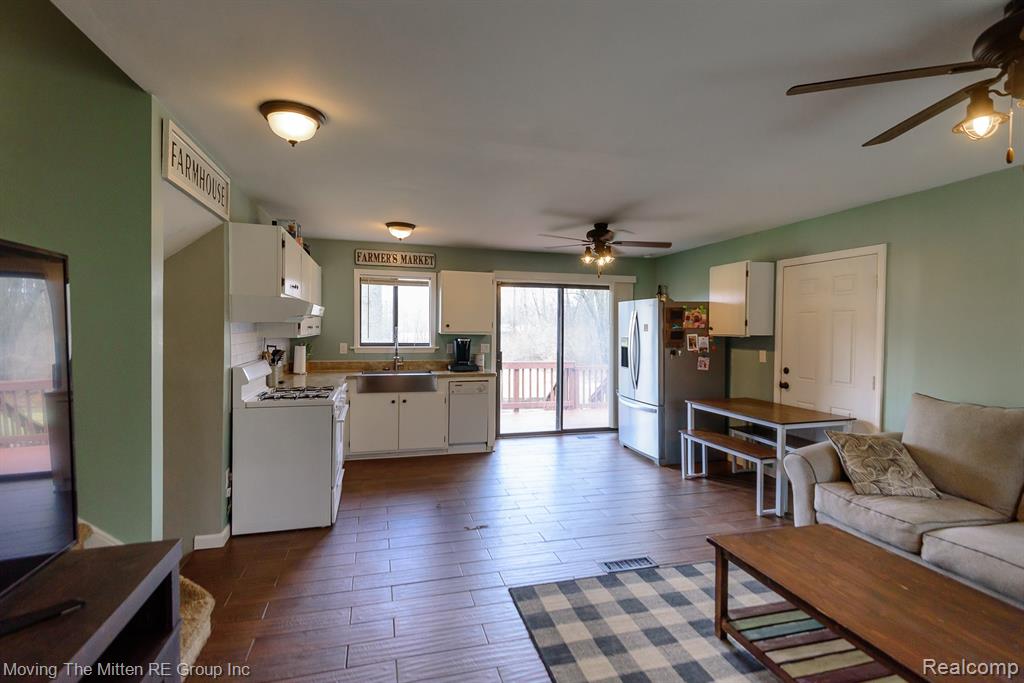 21775 Clemmons Court, Belleville, MI 48111 — Photo 7