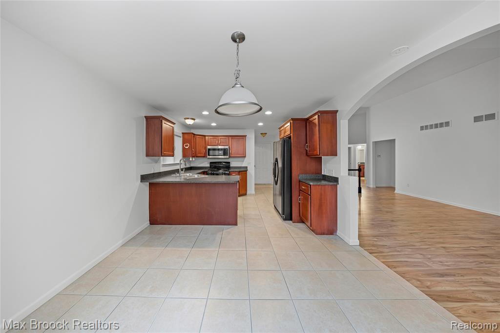 4852 Burberry Drive, Warren, MI 48092 — Photo 19