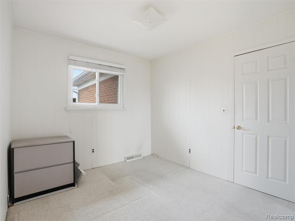 7697 Carrousel Boulevard, Westland, MI — Photo 24