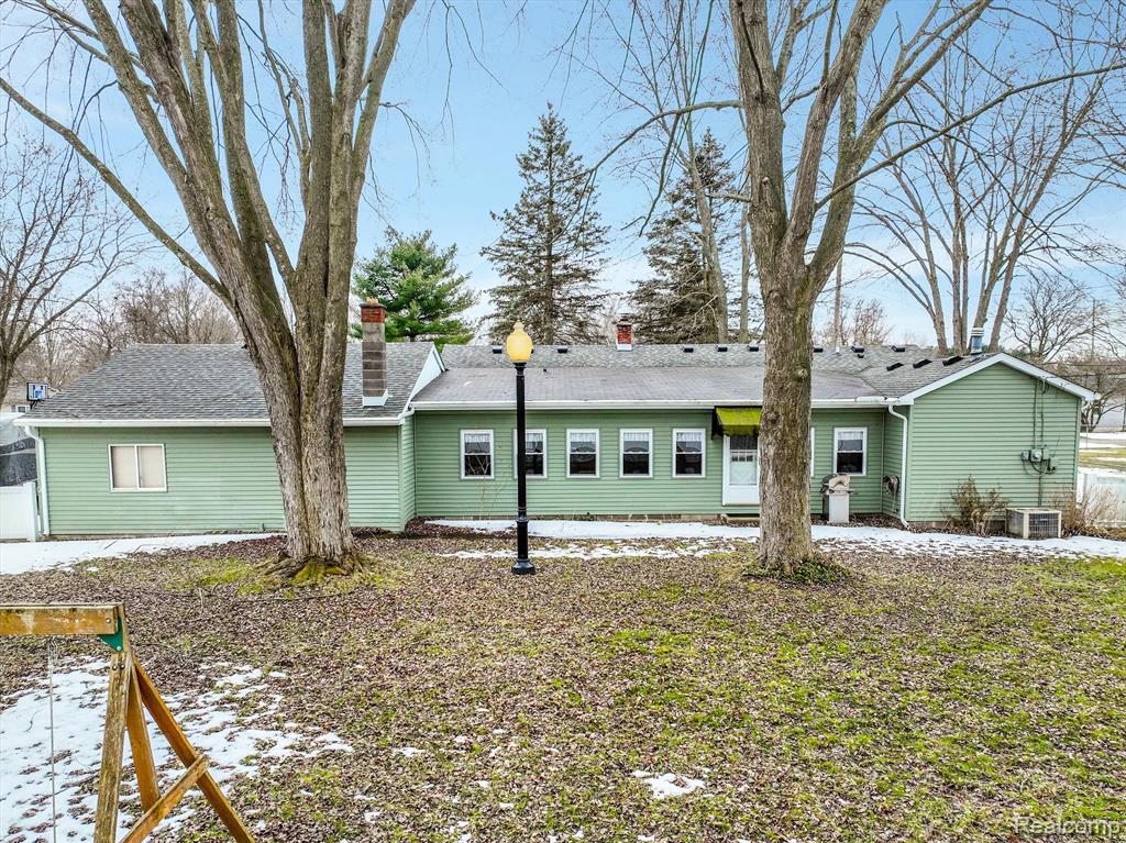 7464 S SHAKER Drive, Waterford, MI 48327 — Photo 6