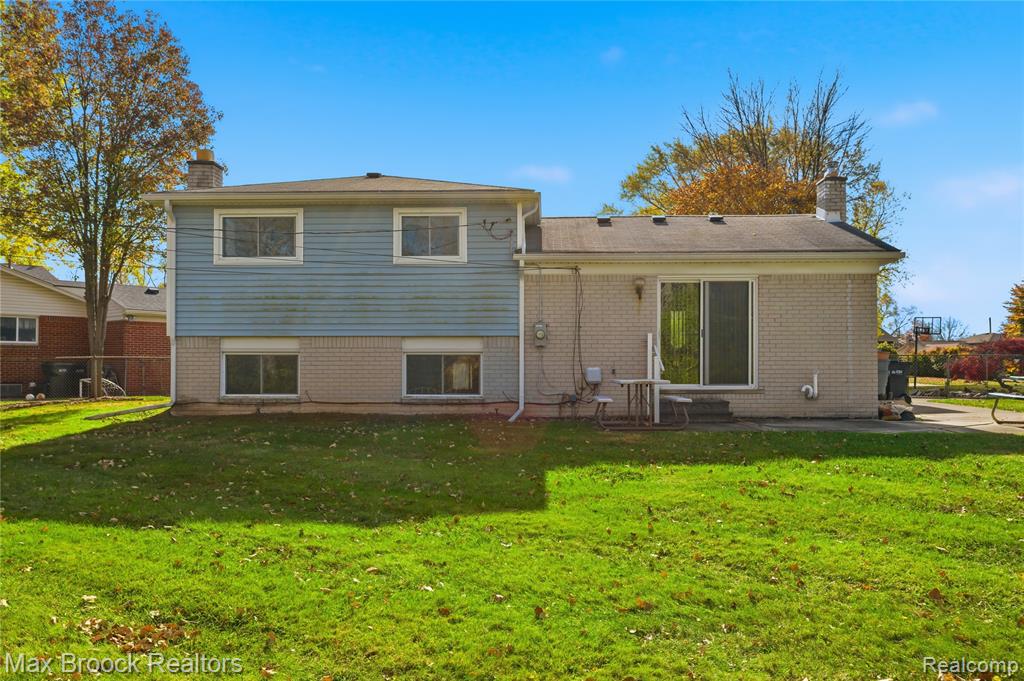 8759 Calvert Drive, Sterling Heights, MI 48312 — Photo 30