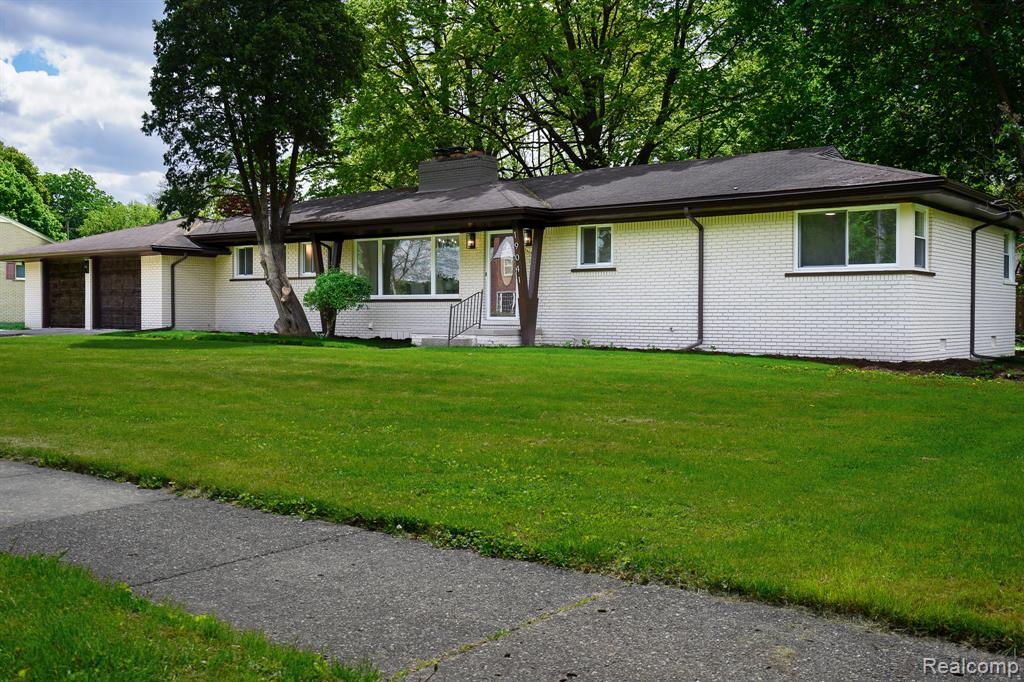 19041 Bungalow Drive, Lathrup Village, MI 48076 — Photo 2