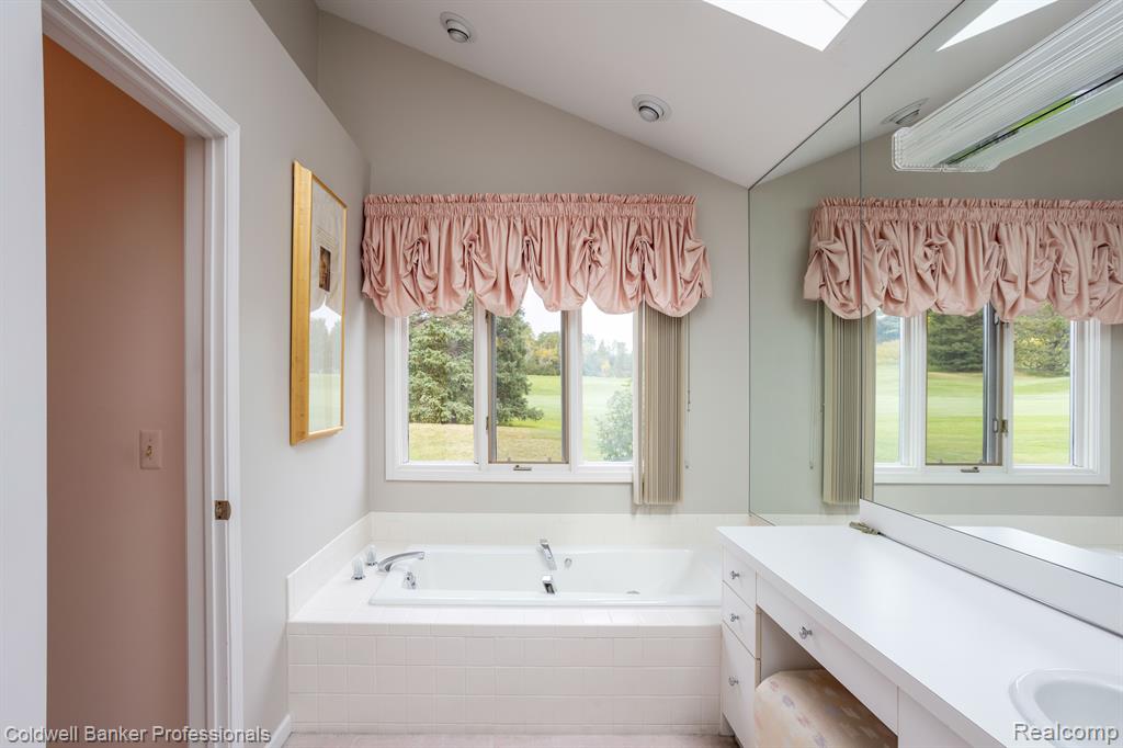 589 CAMBRIDGE Way, 566, Bloomfield Hills, MI 48304 — Photo 30