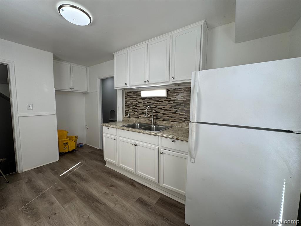 9366 SANILAC Street, Detroit, MI 48224 — Photo 11