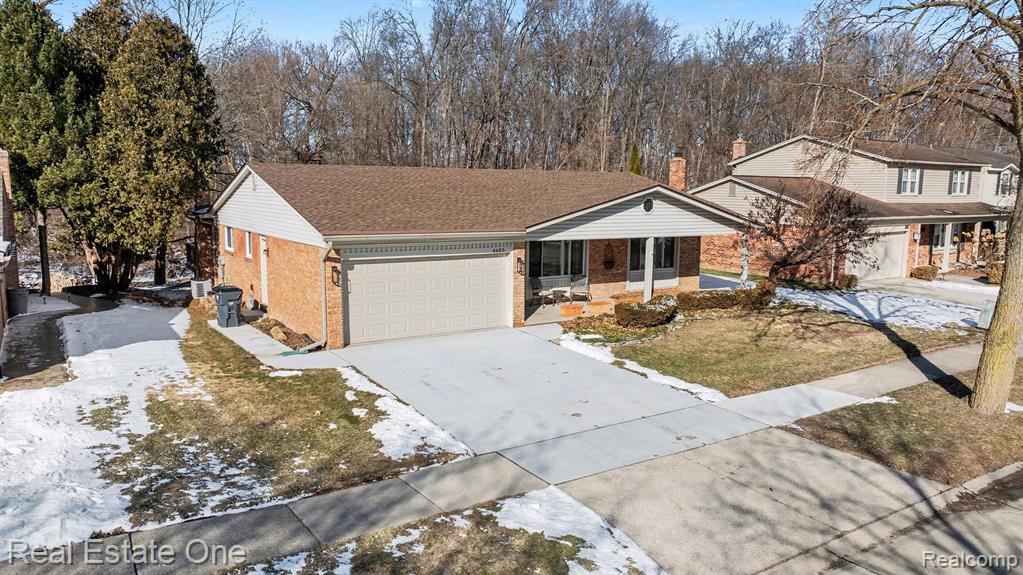 6605 Emerald Lake Drive, Troy, MI 48085 — Photo 19