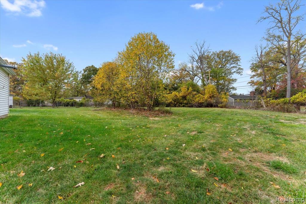 25146 Dallas Drive, Grosse Ile, MI 48138 — Photo 33