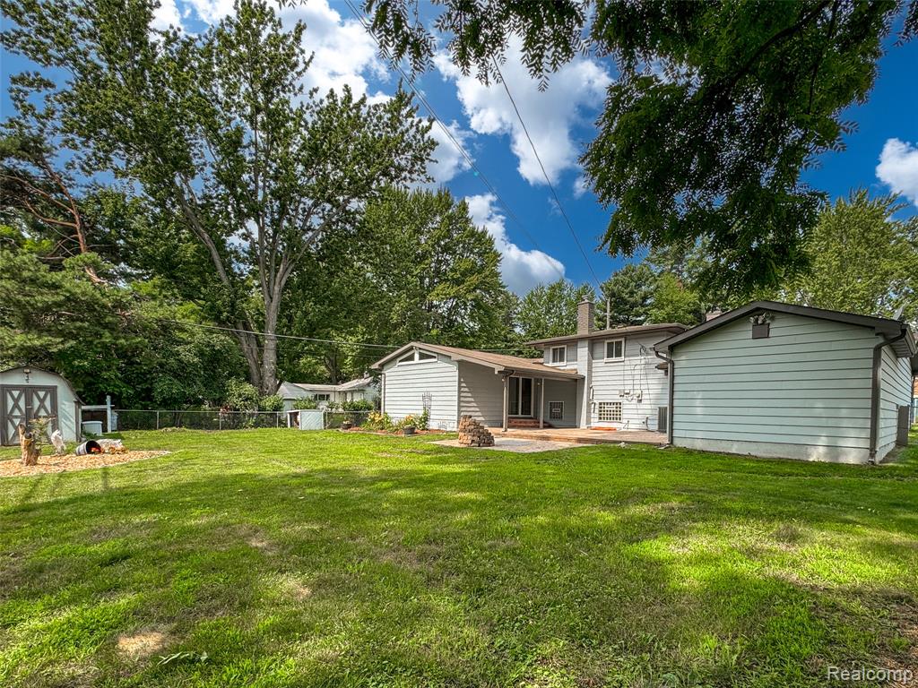545 Woodbridge Circle, Waterford, MI 48327 — Photo 29