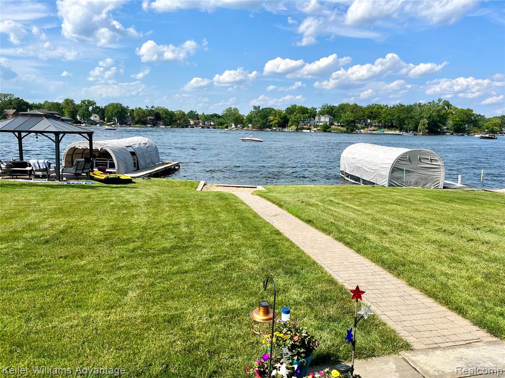 340 Angola Street, Wolverine Lake, MI 48390 — Photo 48