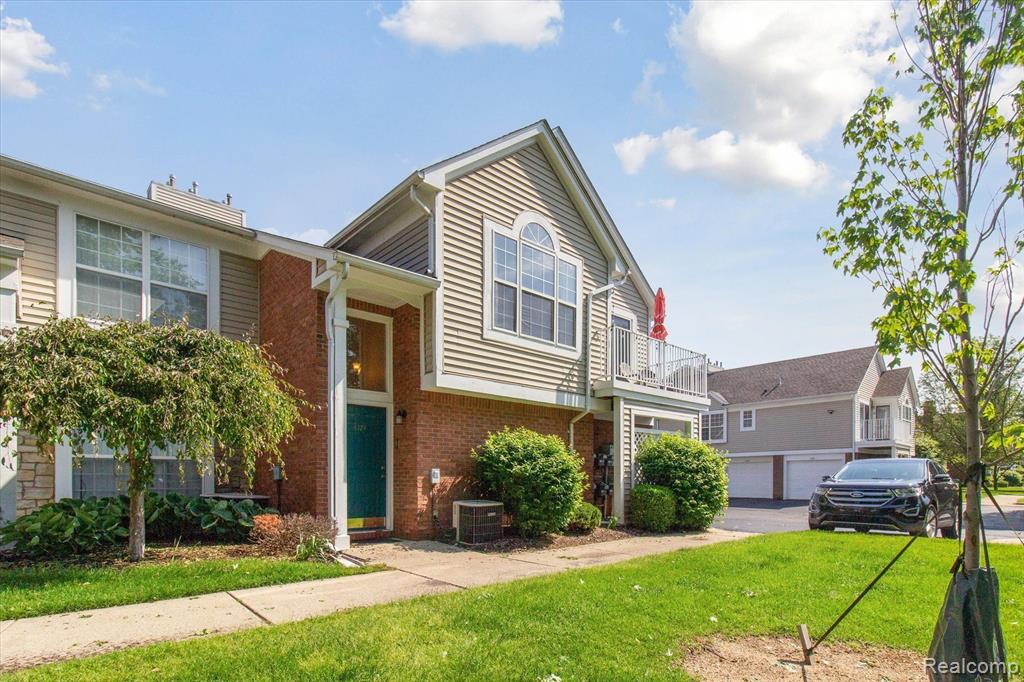 4174 BERKSHIRE Drive, Sterling Heights, MI 48314 — Photo 2