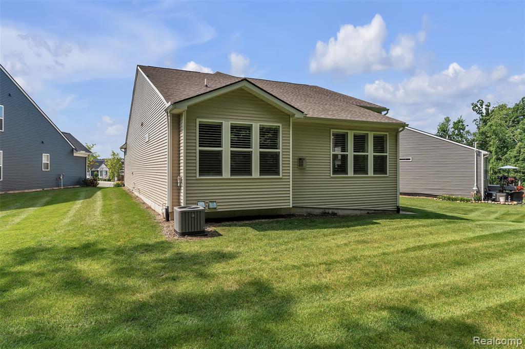 4633 CRESTWAY Drive, Brighton, MI 48116 — Photo 8