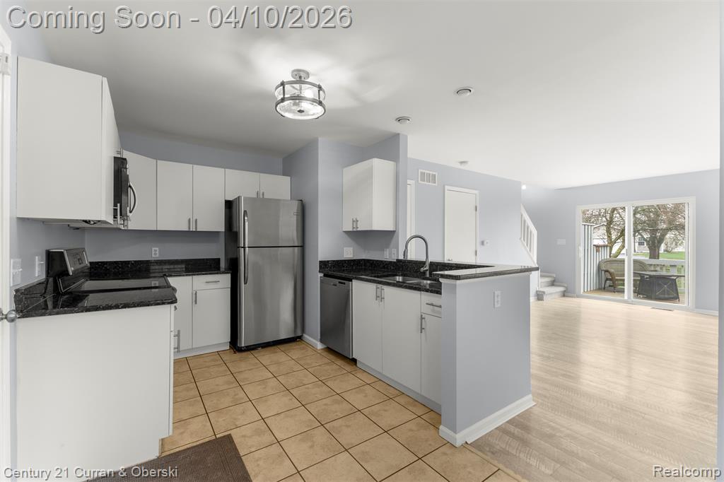 8045 Colonial Lane, Ypsilanti, MI 48198 — Photo 13