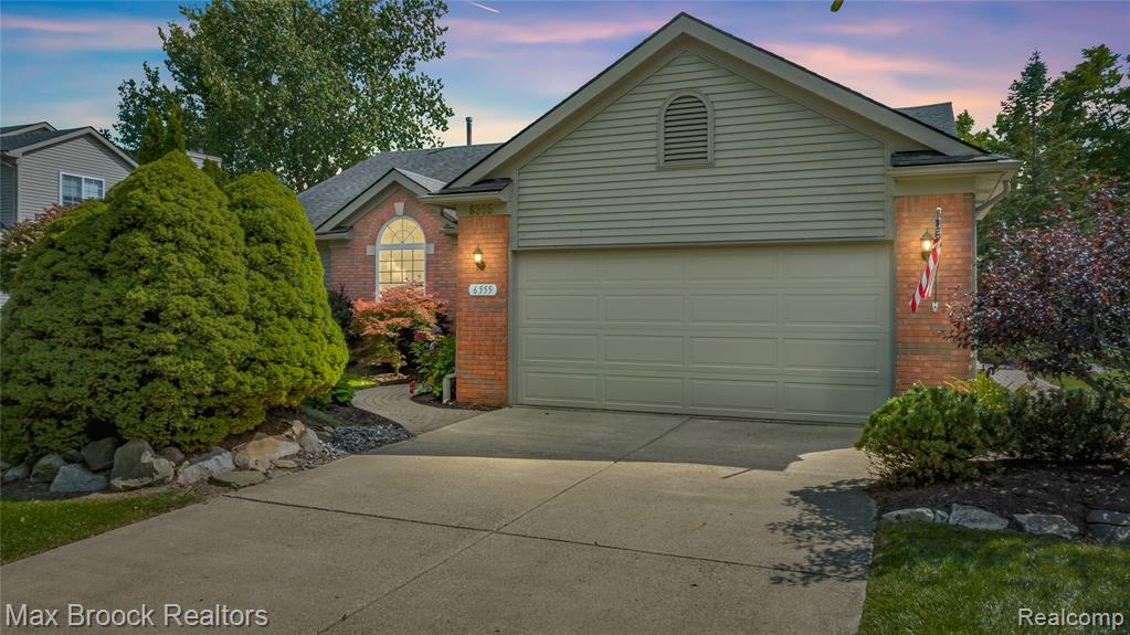 6555 Westphalia, West Bloomfield, MI 48324 — Photo 2