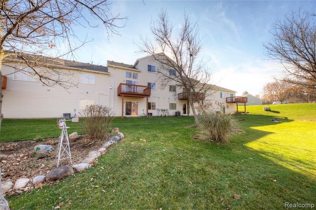 1040 Spirea, Howell, MI 48843 — Photo 34