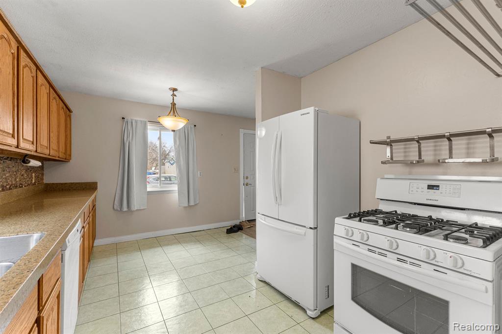 4928 RAYMOND Avenue, Dearborn Heights, MI 48125 — Photo 14