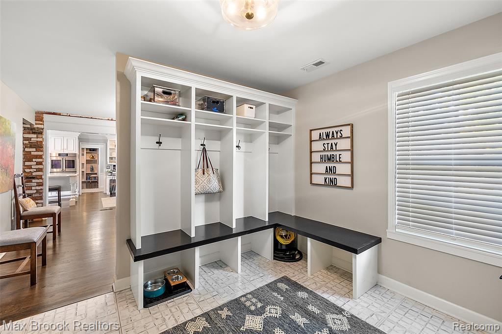 692 Bennington Drive, Bloomfield Hills, MI 48304 — Photo 14