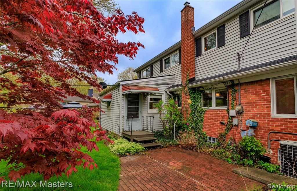 21879 Canterbury Avenue, Grosse Ile, MI 48138 — Photo 33