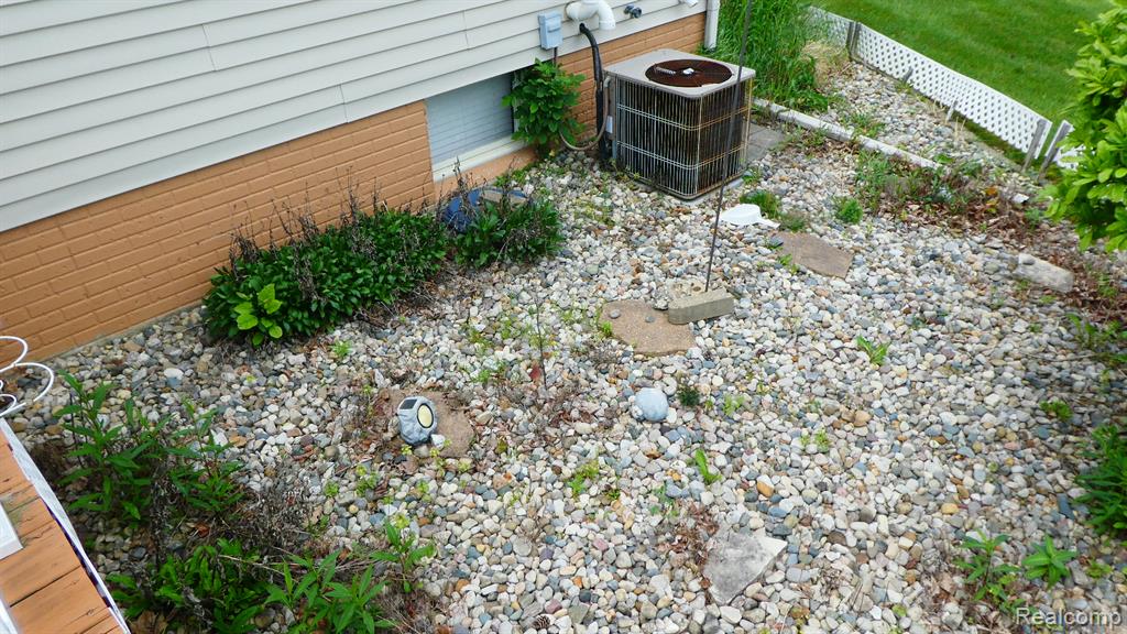8051 Prestonwood Court, Flushing, MI 48433 — Photo 65
