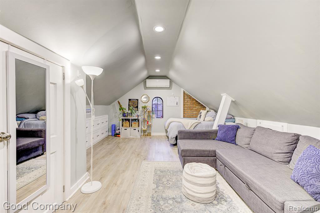 551 W Oakridge Street, Ferndale, MI 48220 — Photo 42