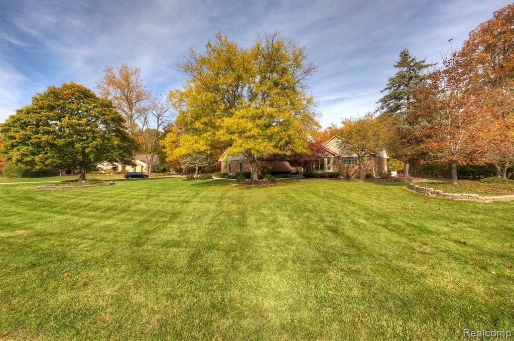 46821 ELMSMERE Drive, Northville, MI 48167 — Photo 55