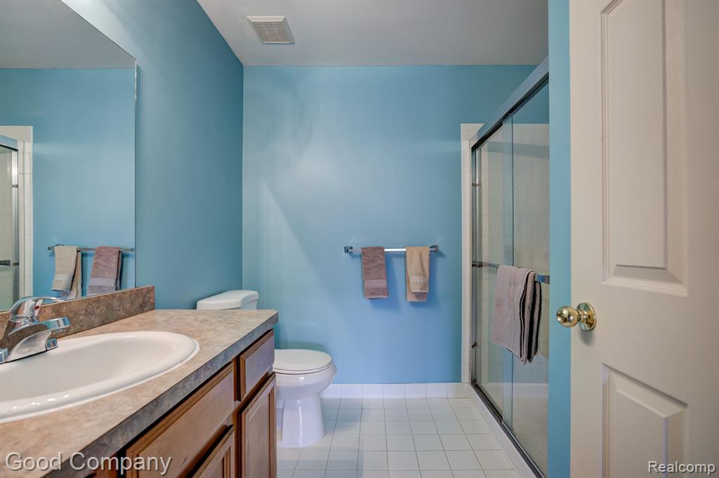 29567 NOTTINGHAM Circle, Livonia, MI 48152 — Photo 27