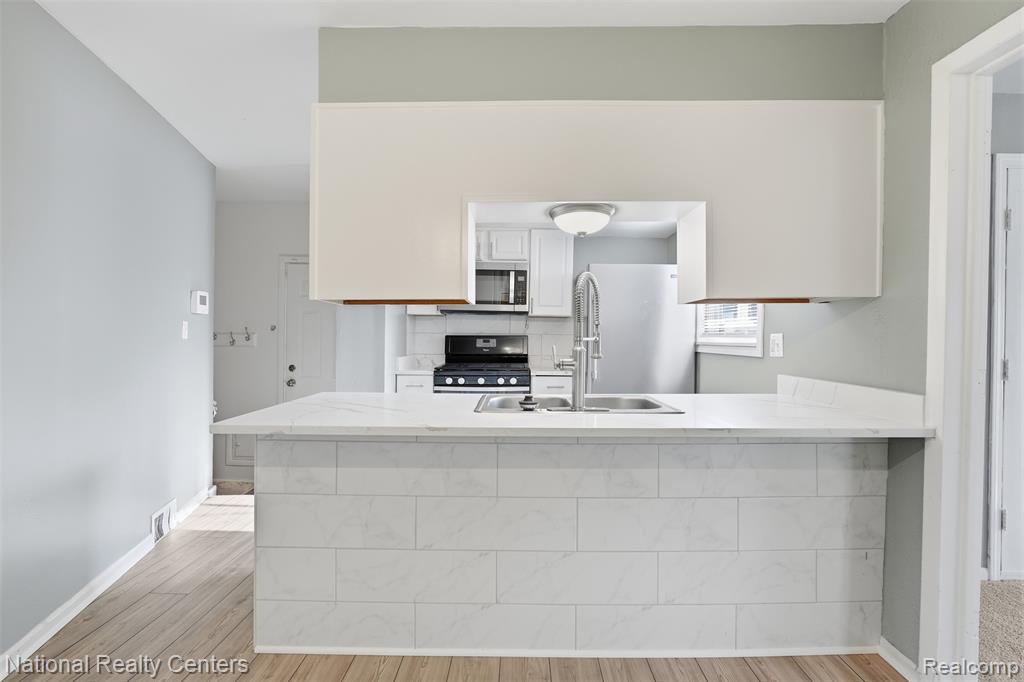 16021 Dugan Street, Roseville, MI 48066 — Photo 5