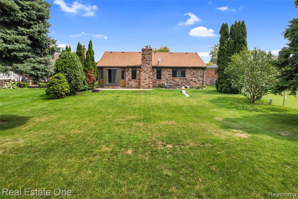 46837 Breckenridge Drive, Macomb, MI 48044 — Photo 31
