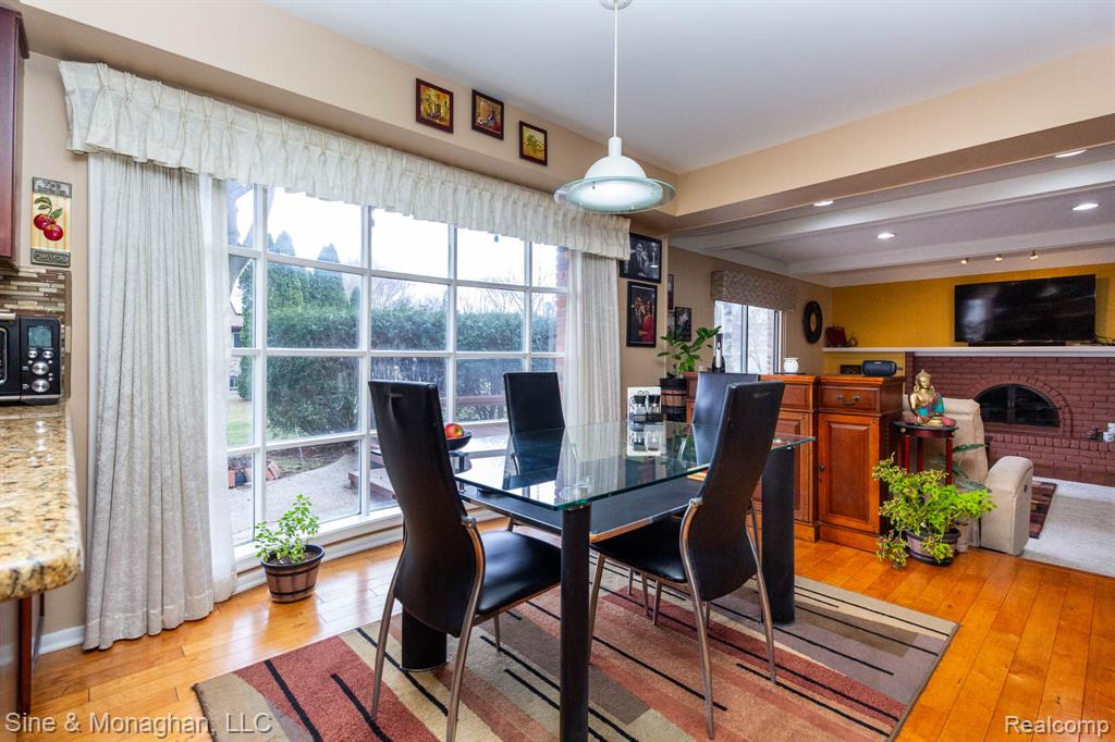 5082 Westmoreland Drive, Troy, MI 48085 — Photo 11