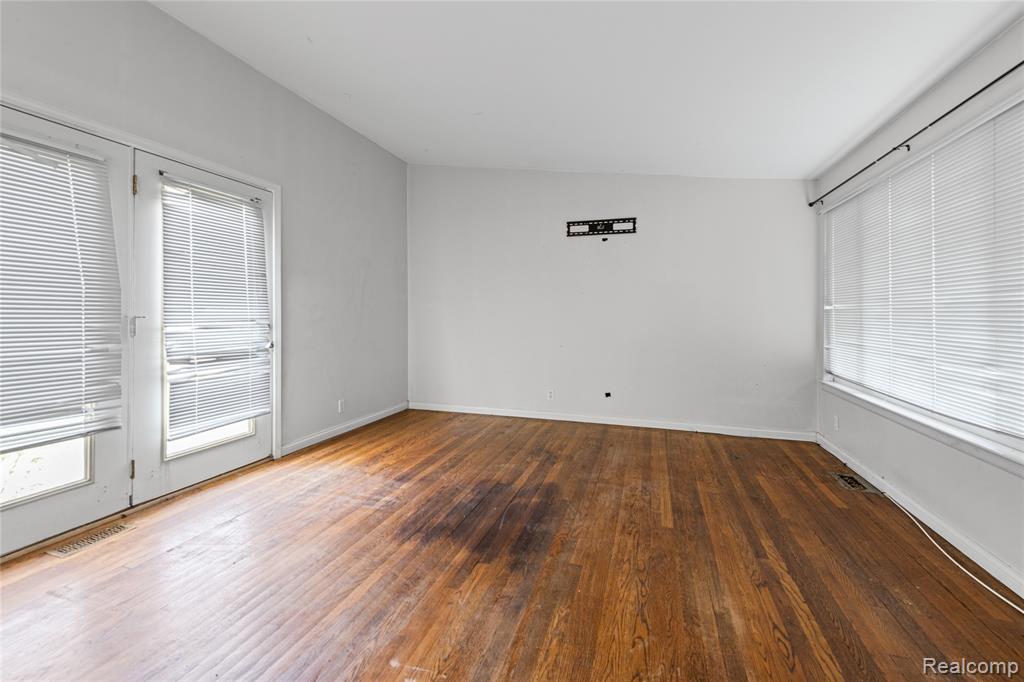 30539 Longfellow Avenue, Madison Heights, MI 48071 — Photo 10