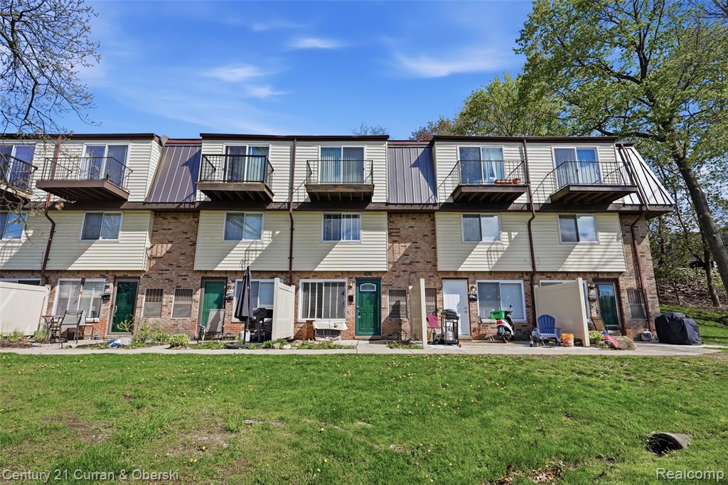 862 N Main Street, Milford, MI 48381
