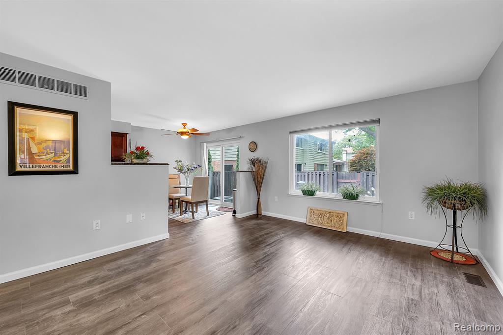 1963 WICKHAM Street, Royal Oak, MI 48073 — Photo 4