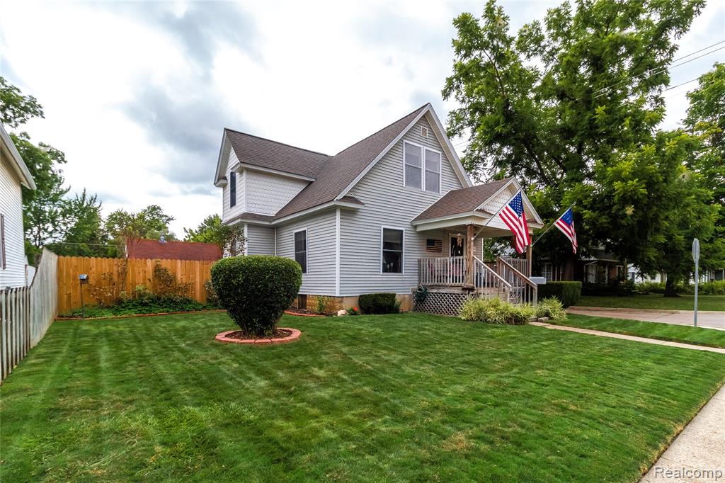 847 N Main Street, Lapeer, MI 48446 — front exterior