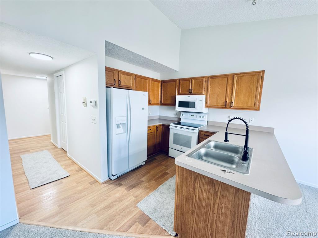 4956 Oak Hill Drive, 78, Waterford, MI 48329 — Photo 6