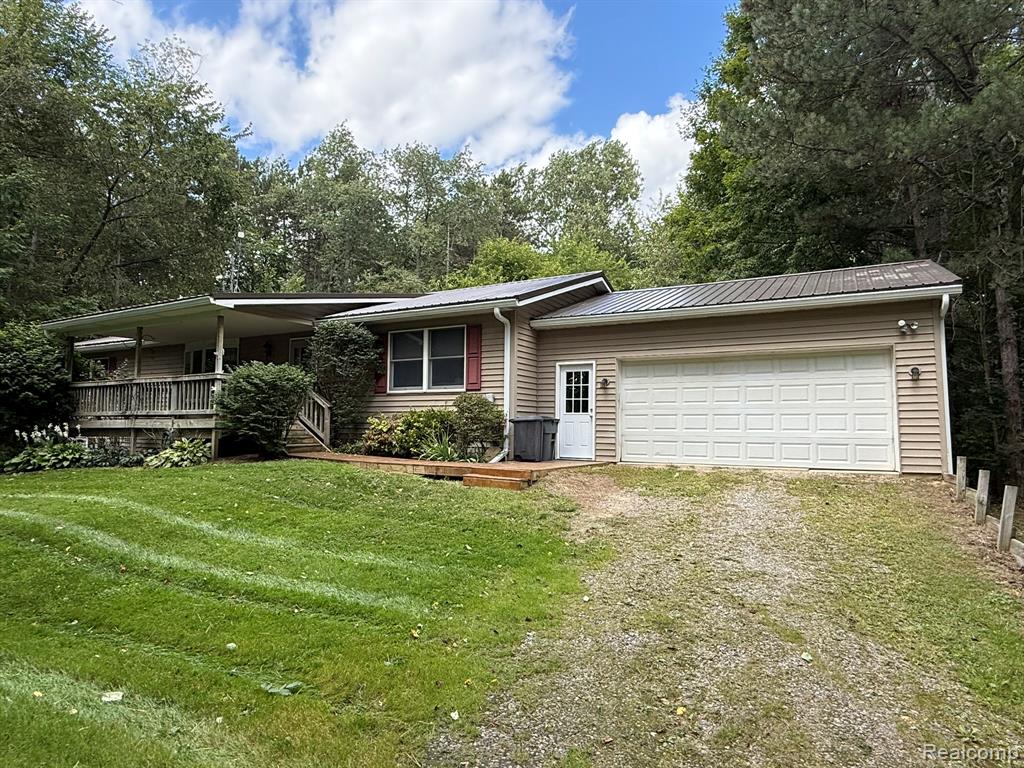 6855 Lyons Road, Imlay City, MI 48444 — Photo 2
