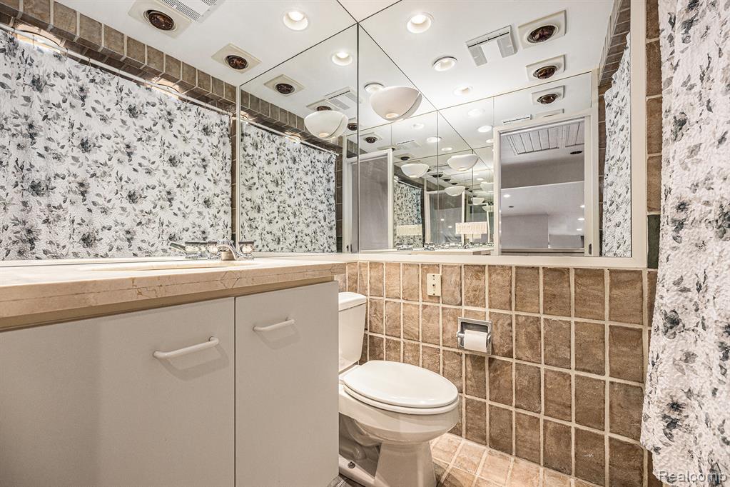 5722 Perrytown Drive, West Bloomfield, MI — Photo 20
