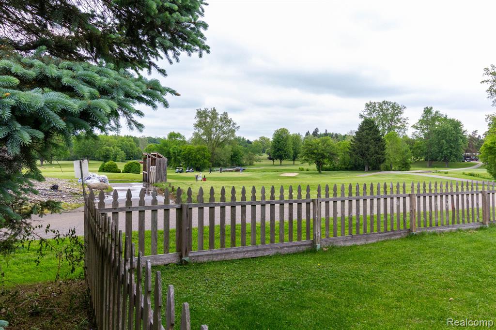 6075 Davison Road, Burton, MI 48509 — Photo 22