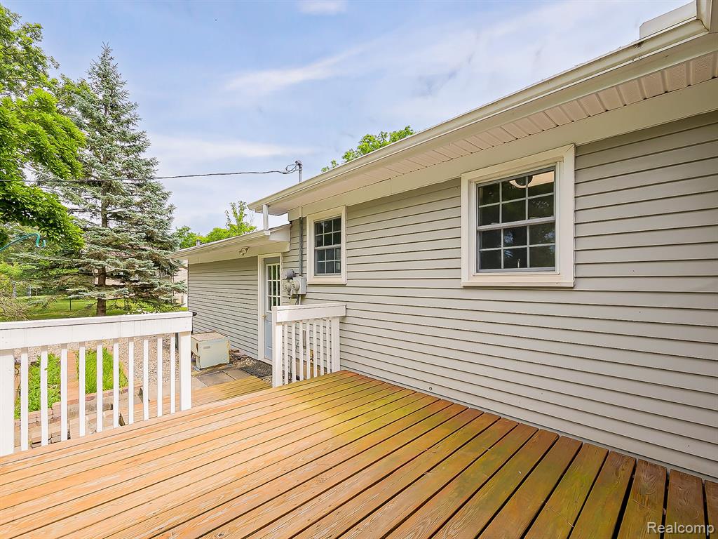 52010 11 Mile Road, South Lyon, MI 48178 — Photo 30