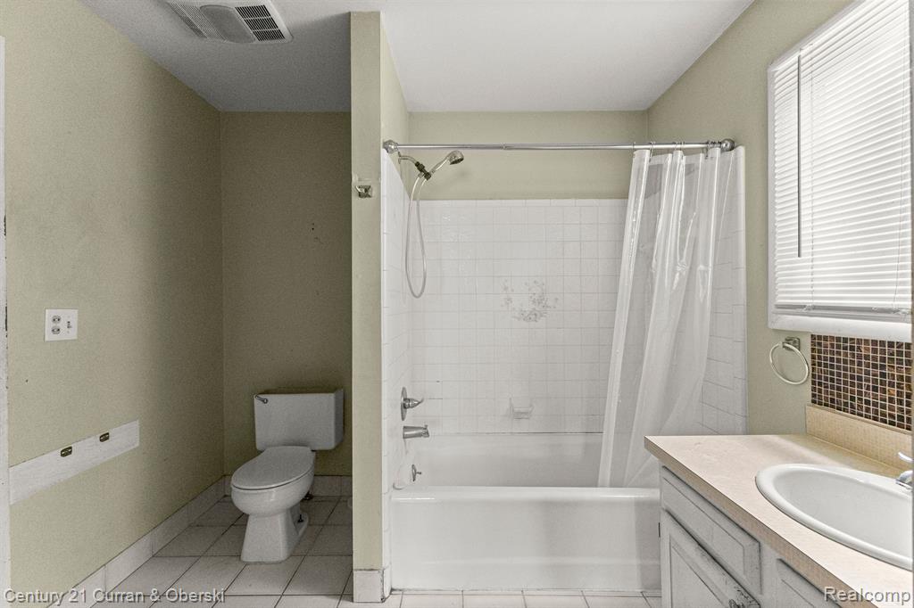 80 E MAHAN Avenue, Hazel Park, MI 48030 — Photo 18