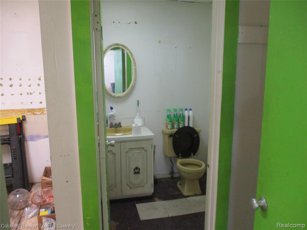 910 W Main Street, Owosso, MI 48867 — Photo 5