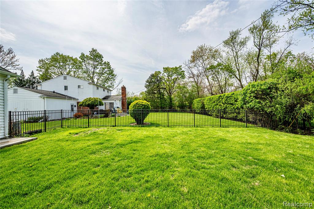 16956 Lauderdale Avenue, Beverly Hills, MI 48025 — Photo 37