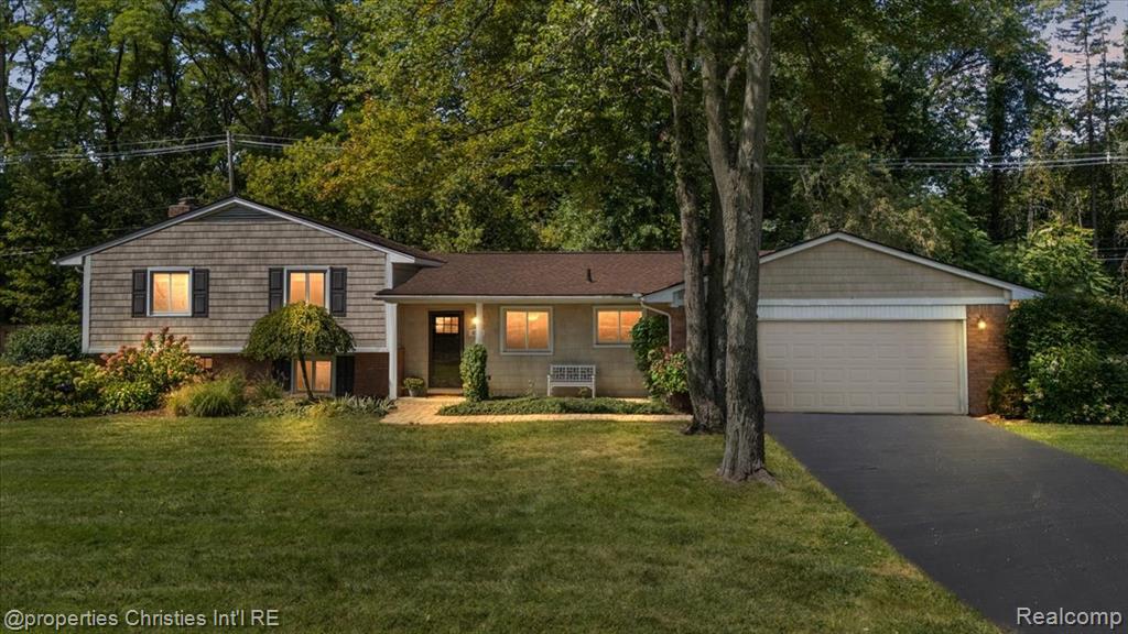 6756 Spruce Drive, Bloomfield Hills, MI 48301 — Photo 36