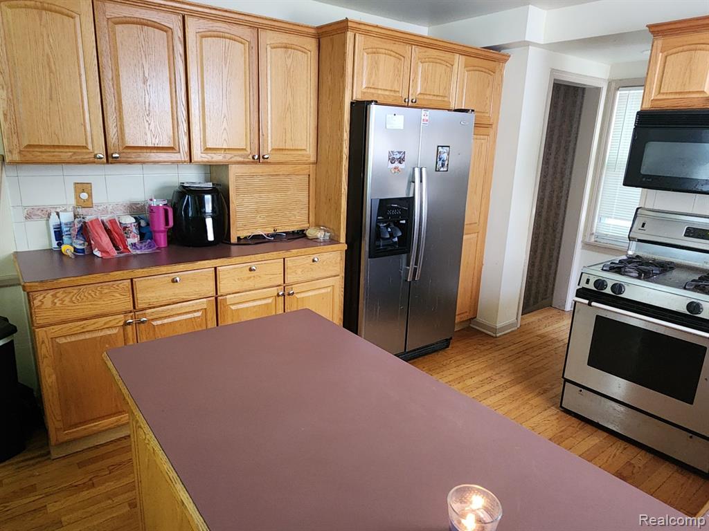 5977 HILLCREST Street, Grosse Pointe, MI 48236 — Photo 6