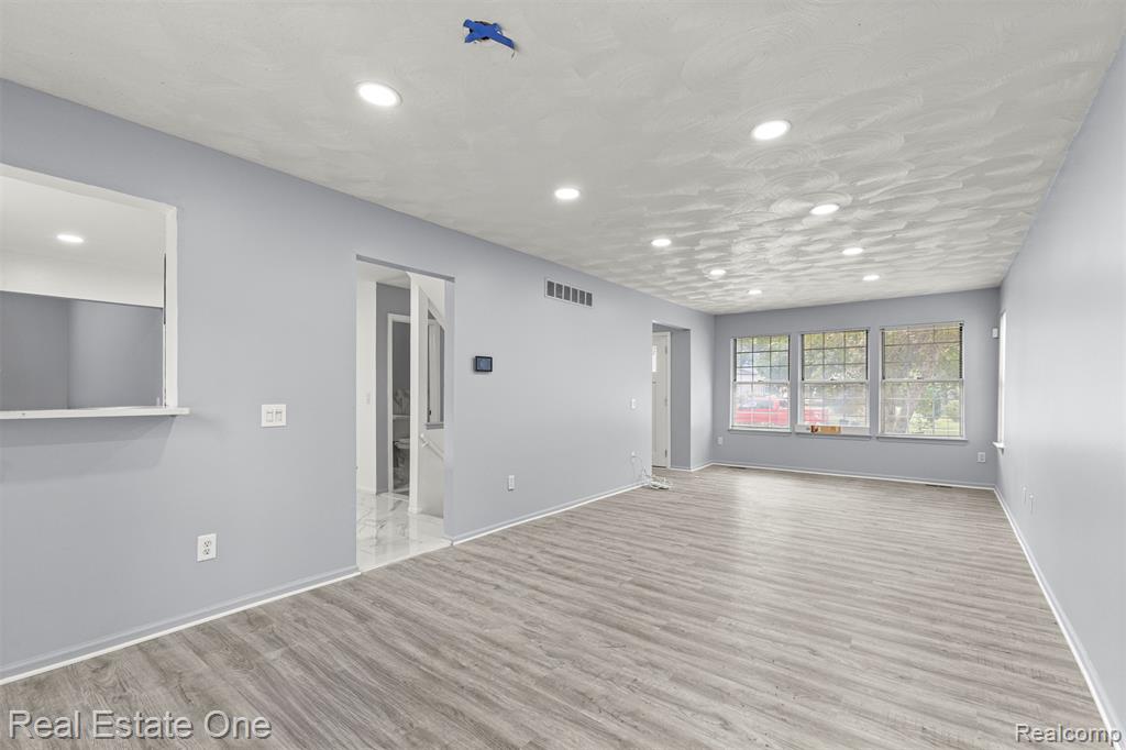 7985 Faircrest Drive, Ypsilanti, MI 48197 — Photo 18
