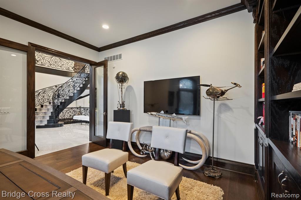 5820 LAKEVIEW Avenue, Orchard Lake Village, MI 48323 — Photo 8