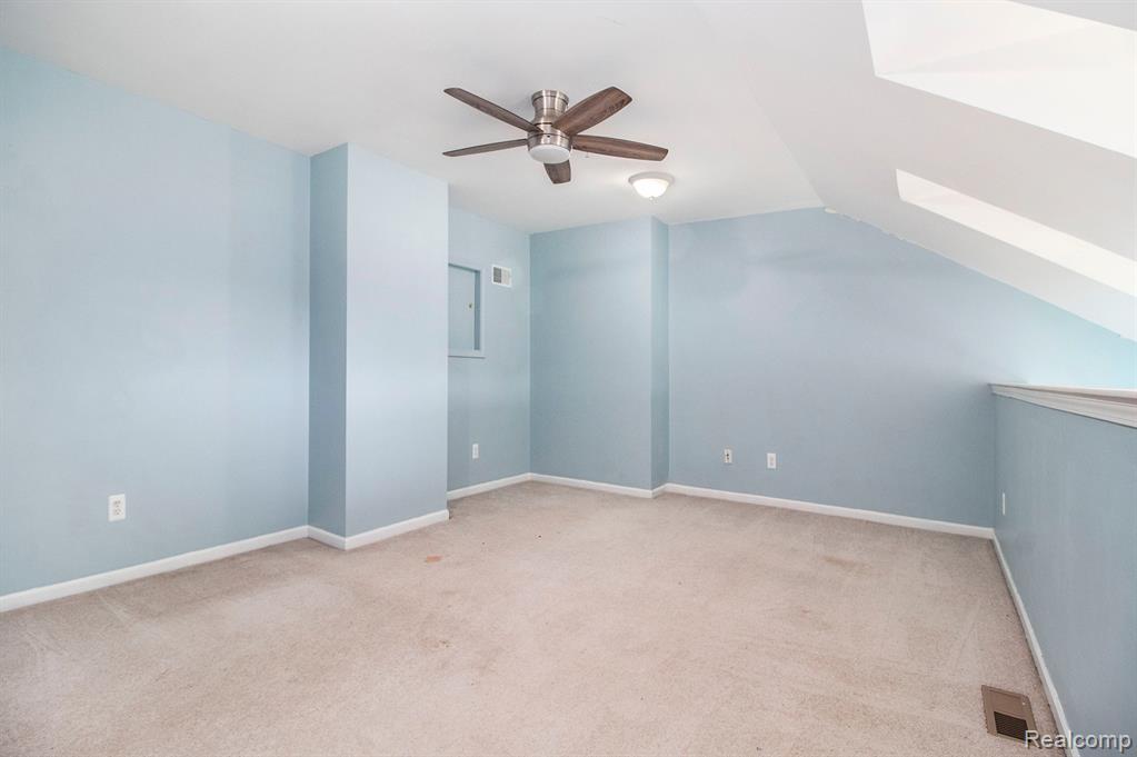 664 Lydia Lane, Pontiac, MI 48341 — Photo 11