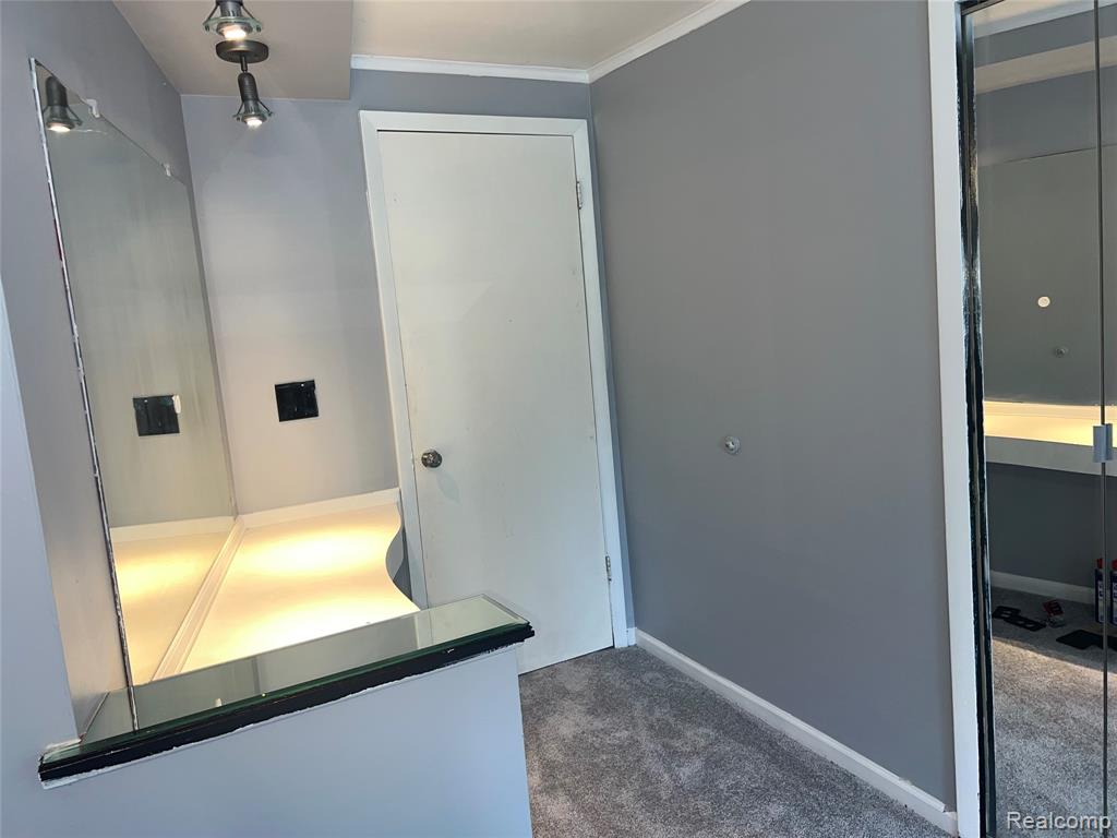 8737 Crestview Drive, Sterling Heights, MI 48312 — Photo 37