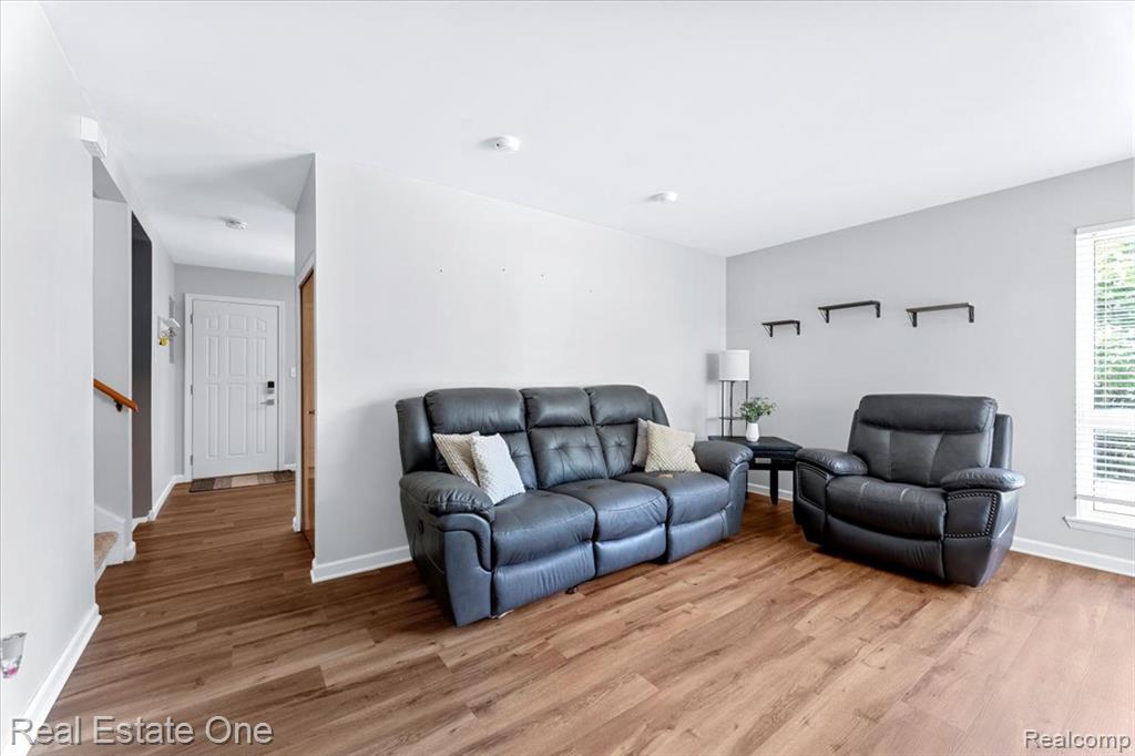 31817 Lafler Drive, Rockwood, MI — Photo 3